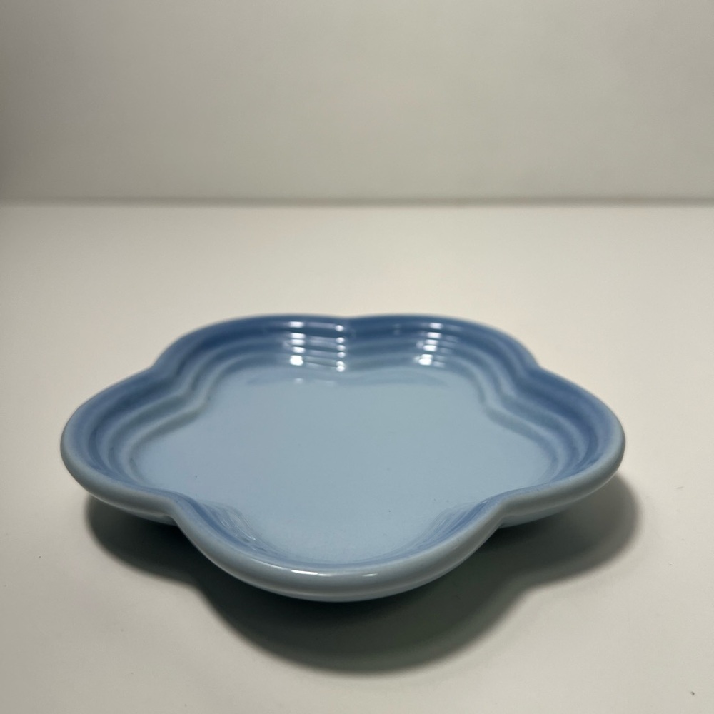 Le Creuset Stoneware Flower Petal Scalloped Trinket Dish Plate Tray - Picture 7 of 11